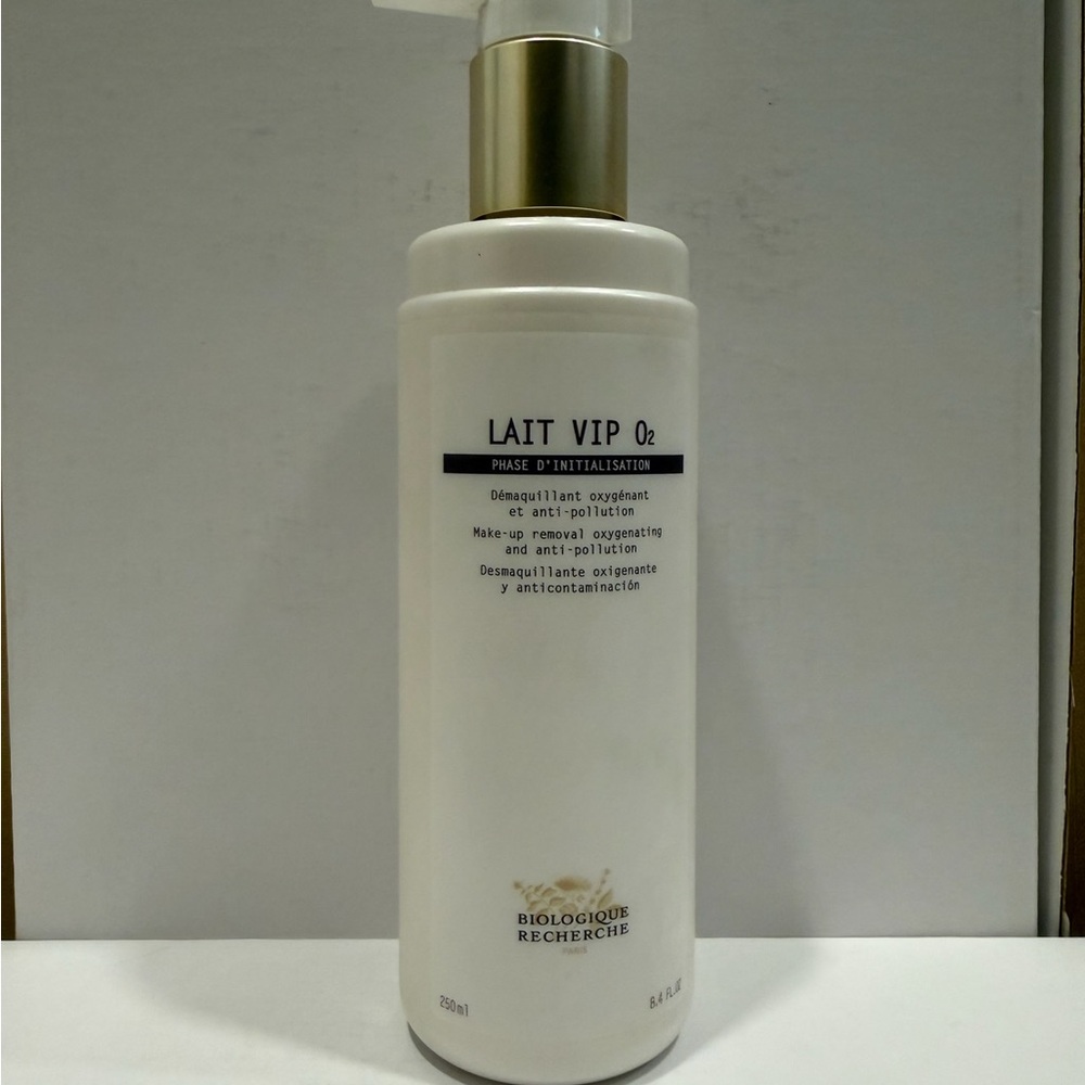 Biologique Recherche Lait VIP O2 Cleansing Milk - White and Gold - Picture 2 of 3